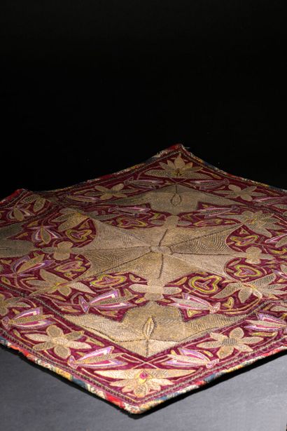 Petit tapis brodé, Perse, fin du XIXe siècle
Velours...