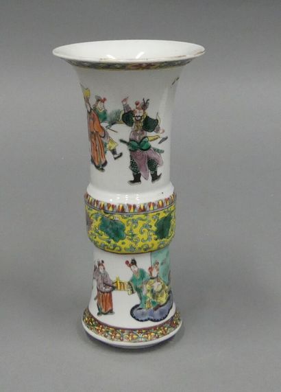 CHINA, 19th century
Porcelain Gu vase with...