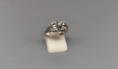 White gold ring set with a small diamond
Gross...