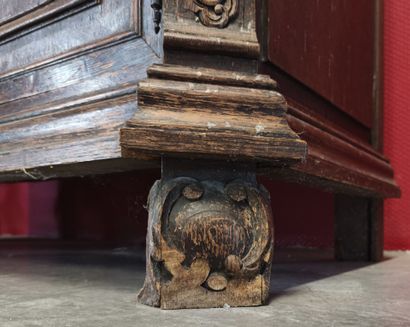 Oak glazed sideboard, Liège work, 18th century
Opening...