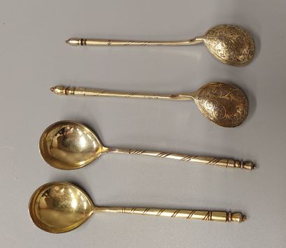 Four small spoons in vermeil
The spoons are...