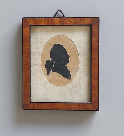 ANGLETERRE, XVIIIe et XIXe siècle
Deux silhouettes...