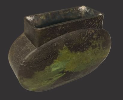 DAUM Nancy (1904-1914) 
Oval vase with rectangular...