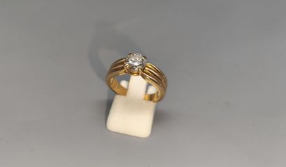 Yellow gold (eagle) ring set with a modern-cut...