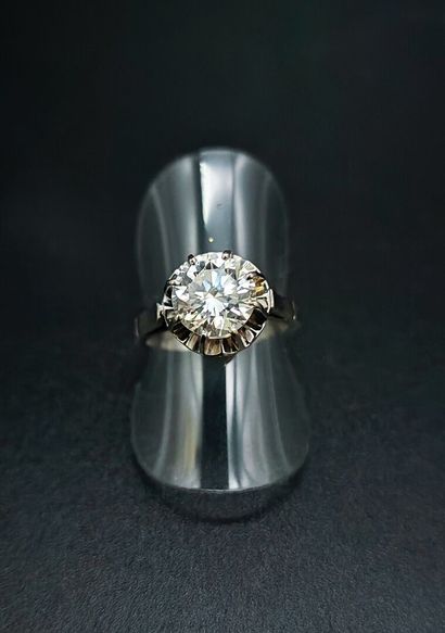 White gold solitaire (owl) set with a 2.2-carat...