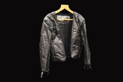 Motorcycle clothing size L :
- Bering black...