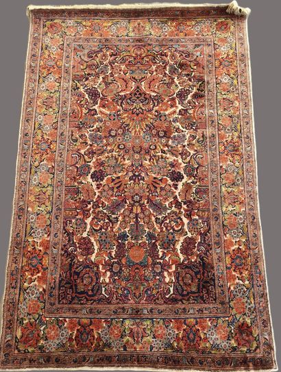 IRAN XXth
Silk carpet 304 knots
210 x 136...