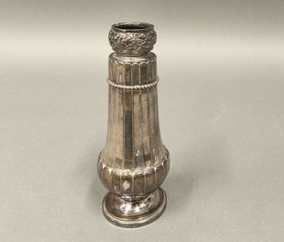 GALLIA
Silver-plated metal vase 
H. 22 c...