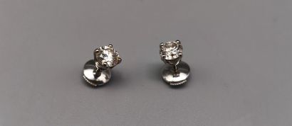 Pair of earrings in white gold (750°/°°°),...