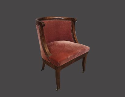 Gondola armchair in walnut, early 19th century
It...