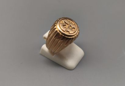 Gold signet ring (eagle)
Weight 15 g.