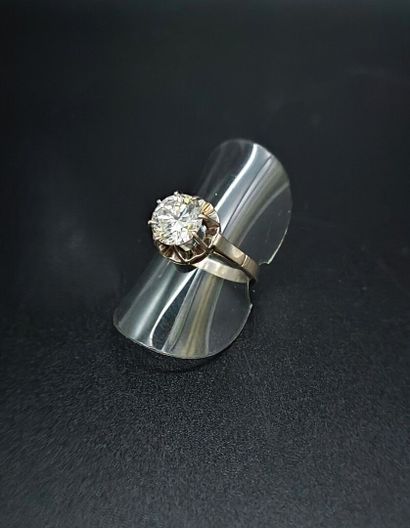 White gold solitaire (owl) set with a 2.2-carat...