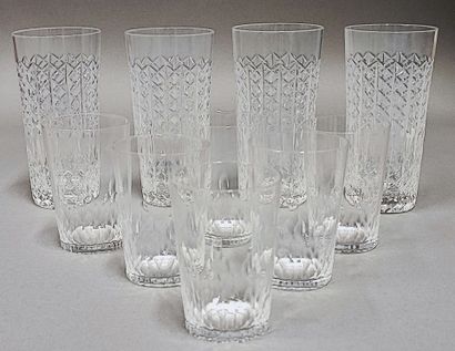 BACCARAT
Suite de 6 petits gobelets en cristal...