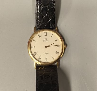 OMEGA 
Men's extra-flat city watch
Black...