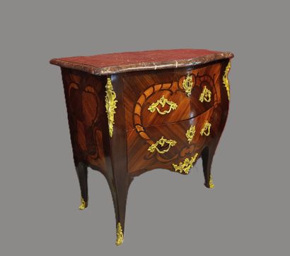 Louis XV curved chest of drawers opening...