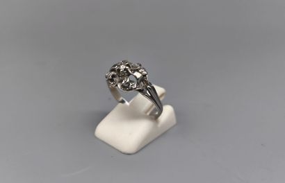 White gold ring set with a small diamond
Gross...