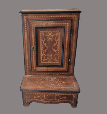 Prie-dieu in fruitwood, richly inlaid with...
