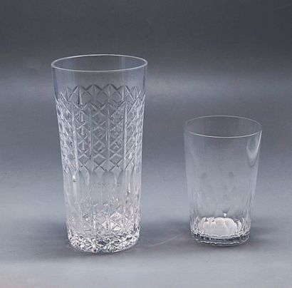 BACCARAT
Suite de 6 petits gobelets en cristal...
