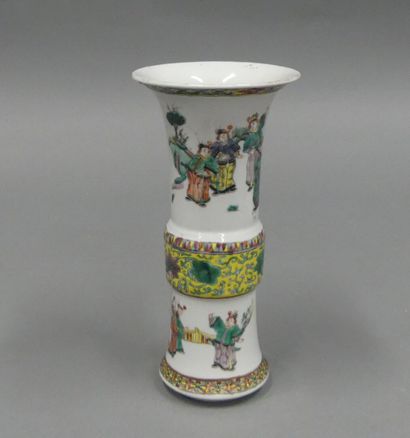 CHINA, 19th century
Porcelain Gu vase with...