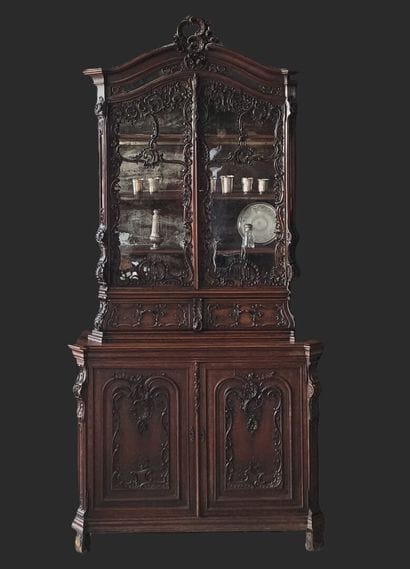 Oak glazed sideboard, Liège work, 18th century
Opening...