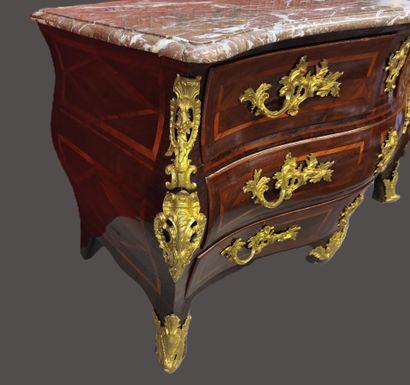 Louis XV chest of drawers 
It opens with...
