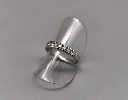 American half wedding band set with 11 small...