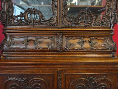 Oak glazed sideboard, Liège work, 18th century
Opening...