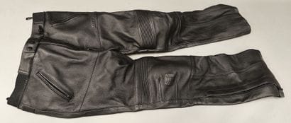 Motorcycle clothing size L :
- Bering black...