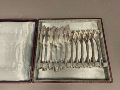 Twelve pieces of fish cutlery in silver (Minerva)...