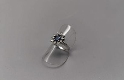Daisy ring set with a sapphire in a surround...
