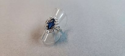 18K white gold (eagle) ring set with a 2-carat...