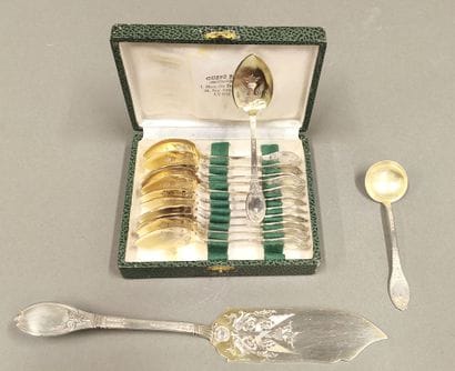 Set of 12 silver and vermeil dessert spoons,...