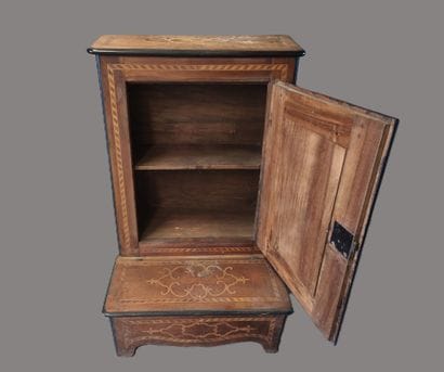 Prie-dieu in fruitwood, richly inlaid with...