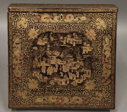 CHINA, 20th century
Black and gold lacquer...