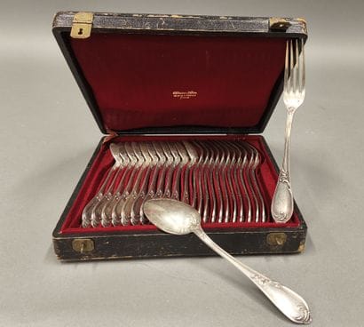 Minerva hallmarked silver flatware in a case...