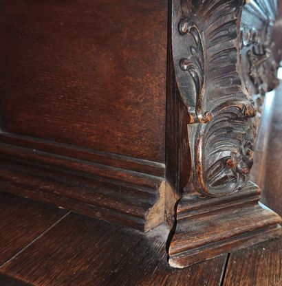 Oak glazed sideboard, Liège work, 18th century
Opening...