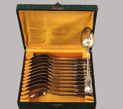 BACCARAT
Metal alcohol service including...