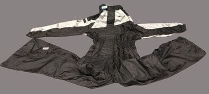 Motorcycle clothing size L :
- Bering black...
