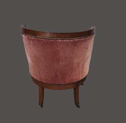 Gondola armchair in walnut, early 19th century
It...