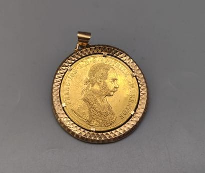 Coin of 4 ducats François Joseph 1er, 1915
Pendant...