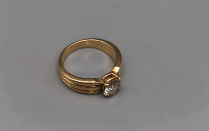 Yellow gold (eagle) ring set with a modern-cut...