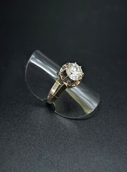 White gold solitaire (owl) set with a 2.2-carat...