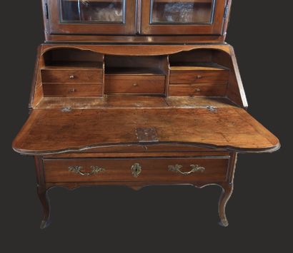 Scriban in molded walnut, Dauphiné, second...