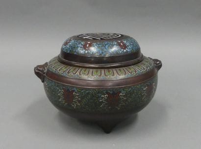 JAPAN, 19th century
Large tripod potpourri...