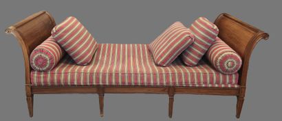 Méridienne in molded walnut from the Directoire...