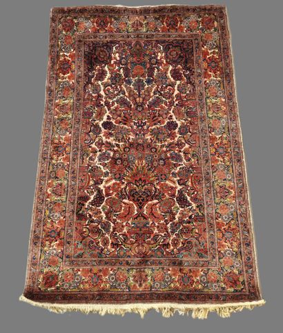IRAN XXth
Silk carpet 304 knots
210 x 136...
