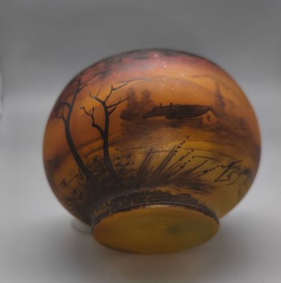 PEYNAUD : small pâte de verre bowl decorated...