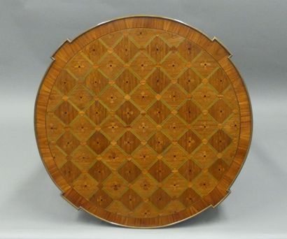 Inlaid bouillotte table, circa 1900
In rosewood...