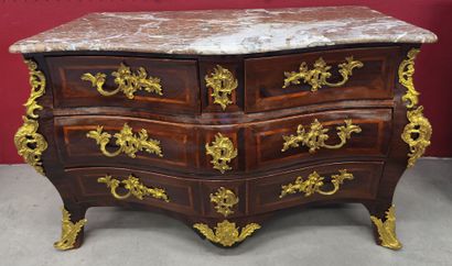Louis XV chest of drawers 
It opens with...