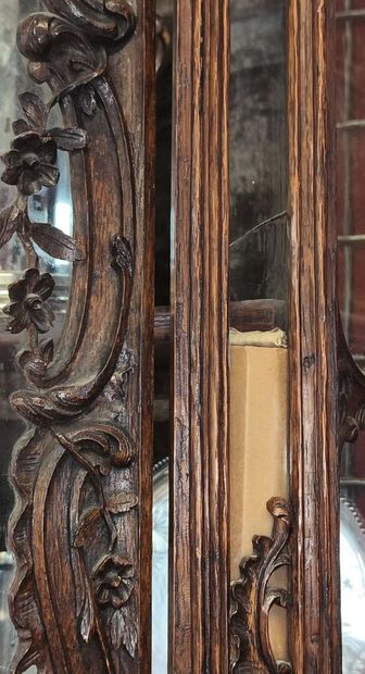 Oak glazed sideboard, Liège work, 18th century
Opening...